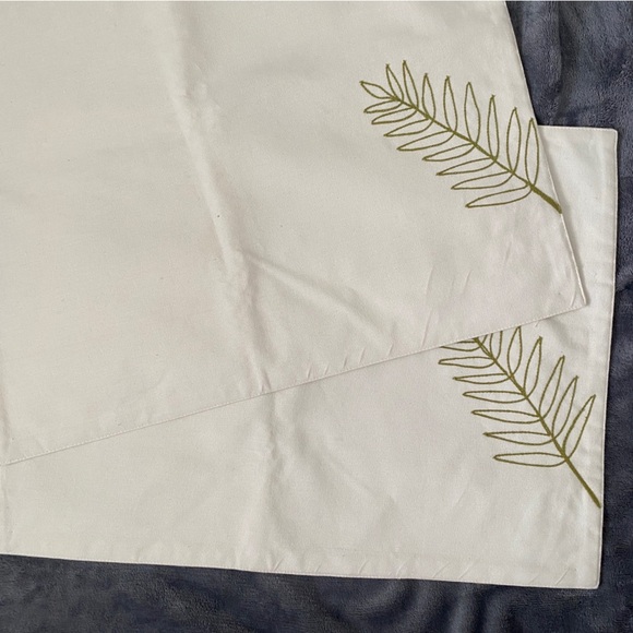 Tag Ltd. 100% Cotton Green Leaf Table Placemats Set of 2 - Picture 1 of 4